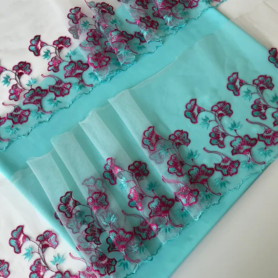 Вышивка на сетке ментол/фуксия 21 см (левая)