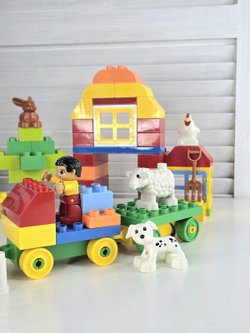 Конструктор блочный 100 деталей со столиком (100816232)