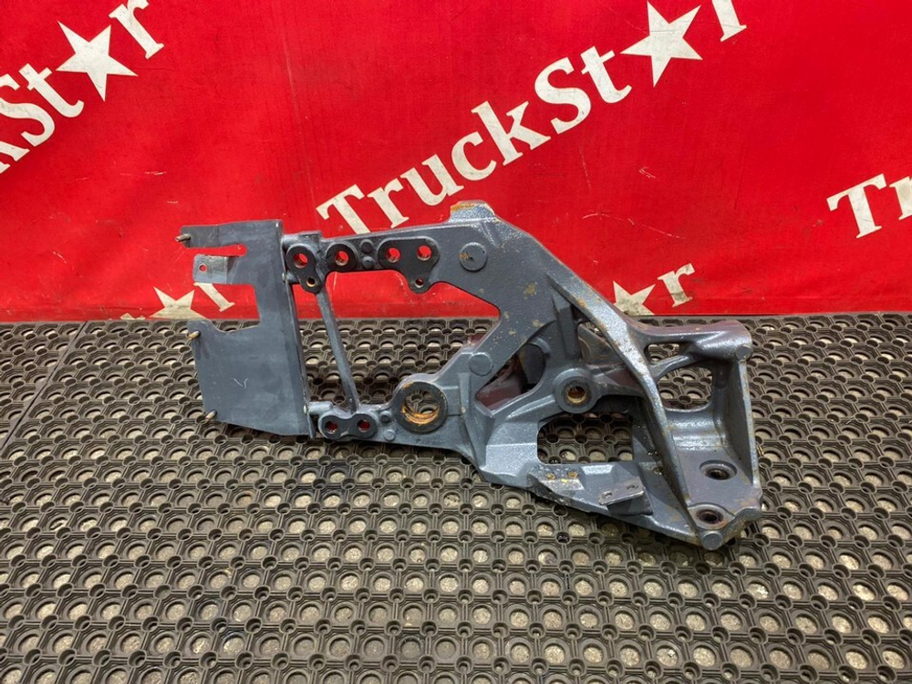 Кронштейн рессоры передней левый 2019г.