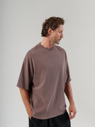 Бордовая футболка с необработанным краем