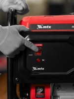Генератор бензиновый MTX RS-4000, 3.3 кВт мощность и 208 см3 объем двигателя, 15 л объем топливного бака, ручной стартер и блок AVR, 2 розетки и датчик уровня масла, 946115