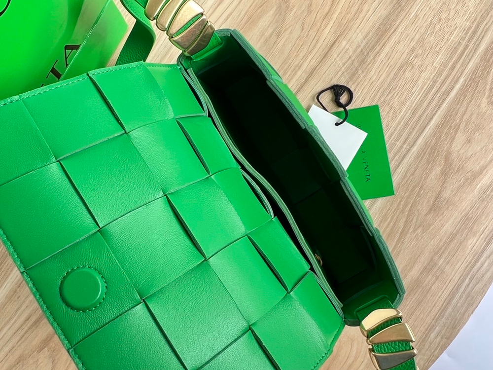 Bottega Veneta Cassette 23 cm