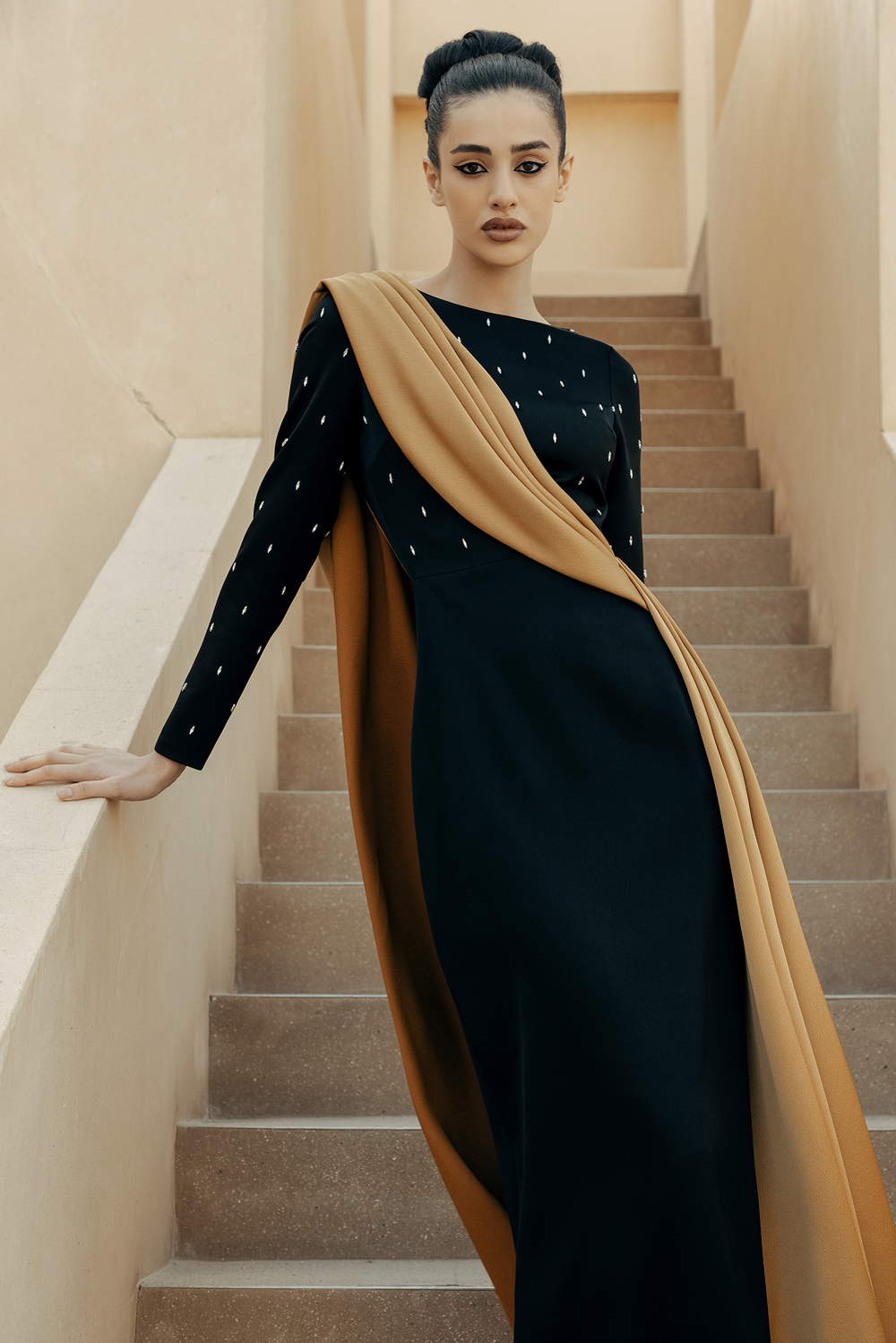 Платье макси сатиновое с асимметричной драпировкой и вышивкой