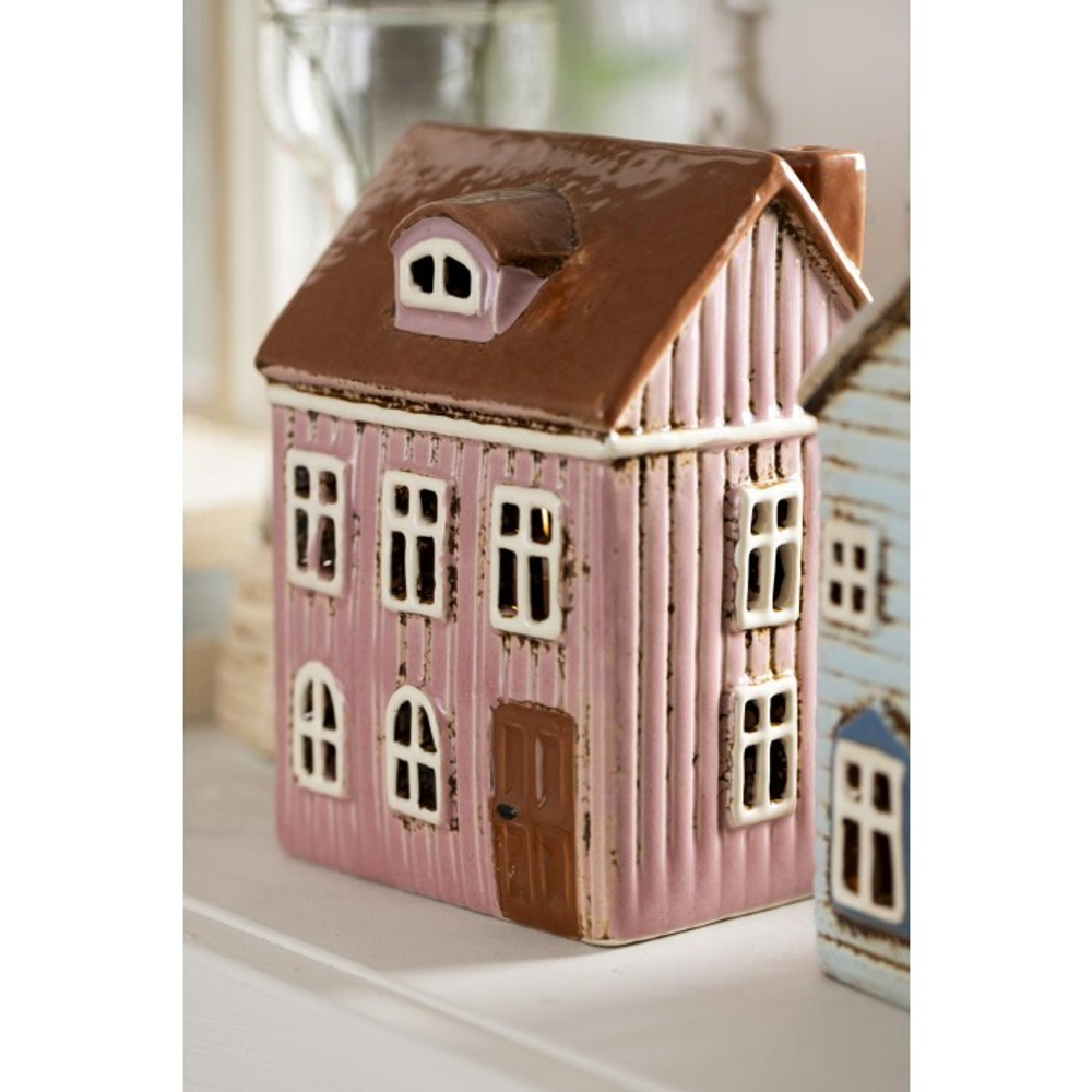 Подсвечник House Thorshavn arched dormer window red door