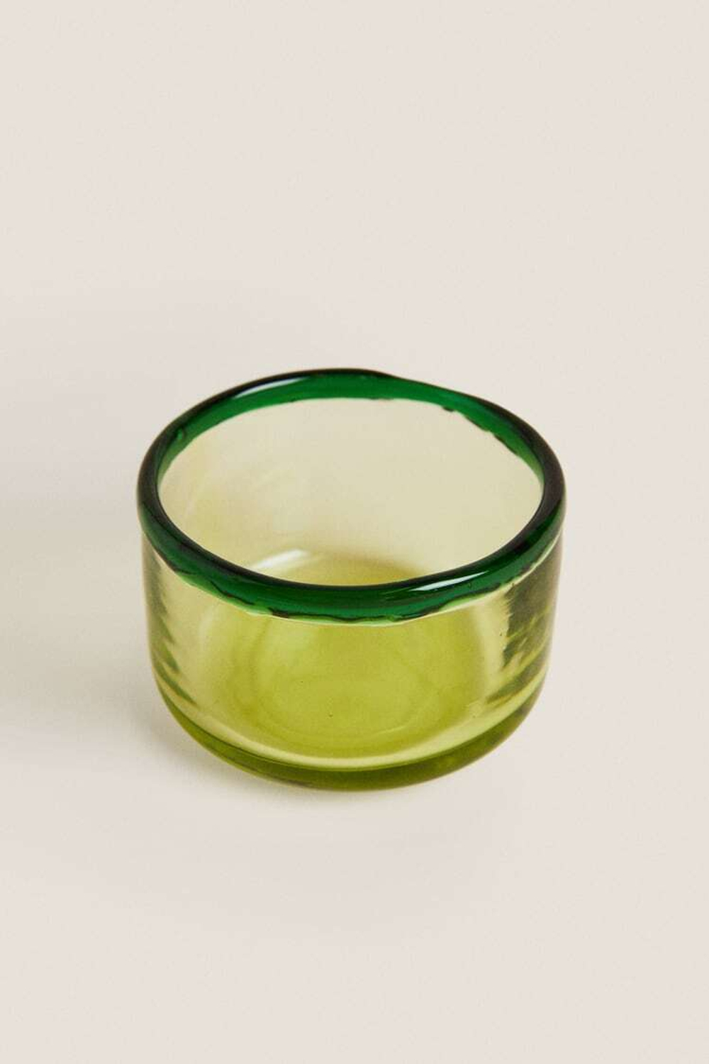 ZARA HOME СТЕКЛЯННАЯ ПИАЛА С КОНТРАСТНЫМИ ДЕТАЛЯМИ ПО КРАЯМ, ЗЕЛЕНЫЙ