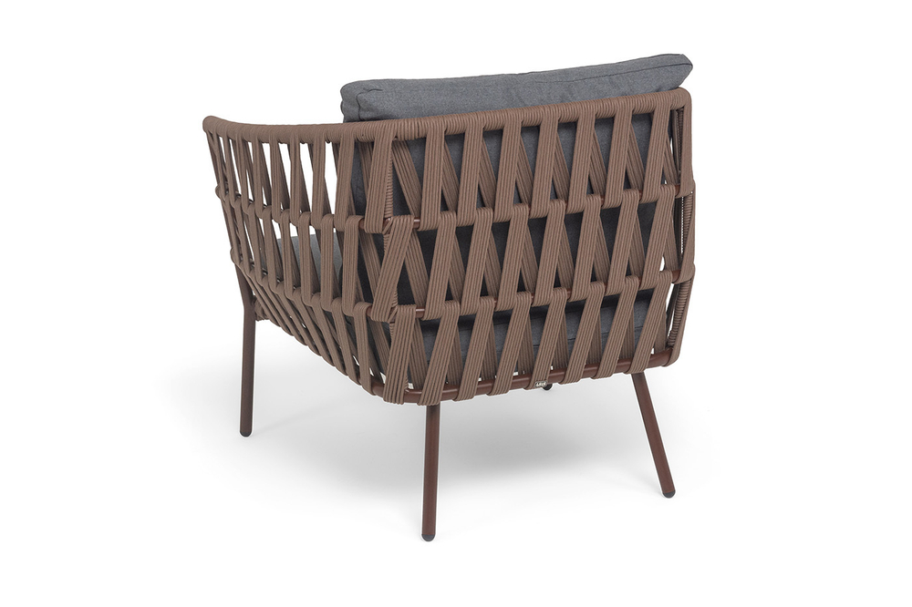 "Диего" кресло плетеное из роупа, каркас алюминий коричневый (RAL8016) муар, роуп коричневый круглый, ткань темно-серая 027