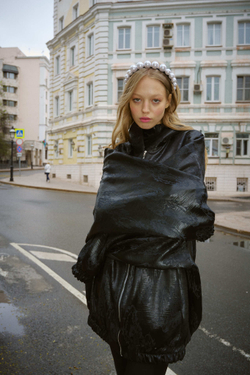 Тонкий ободок с объемными жемчужными шарами