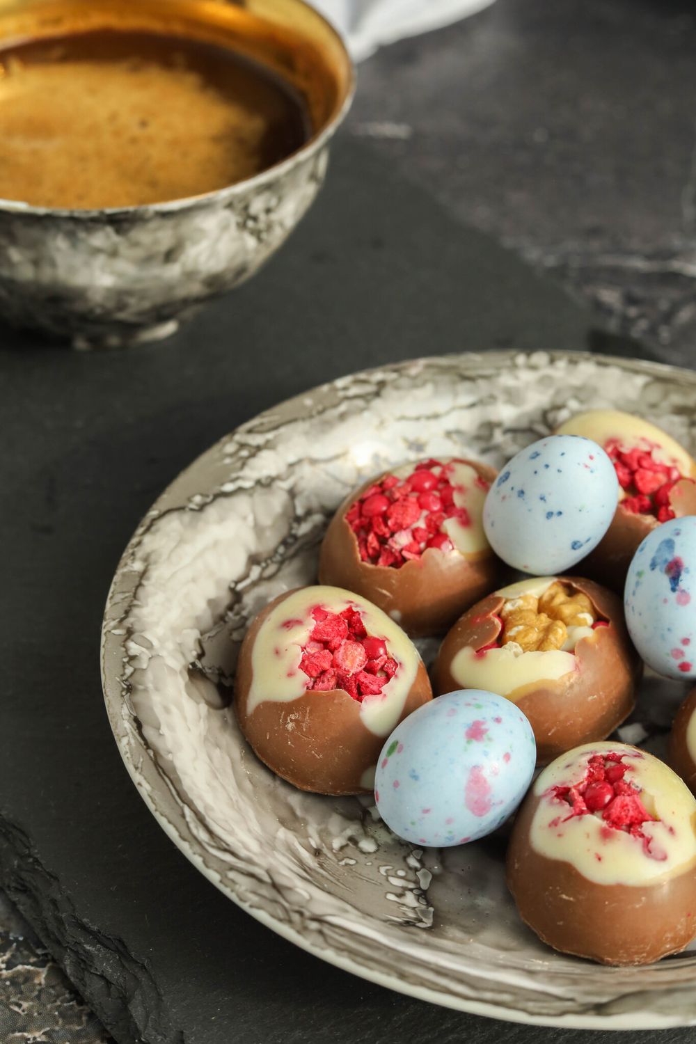 Конфеты половинки яиц