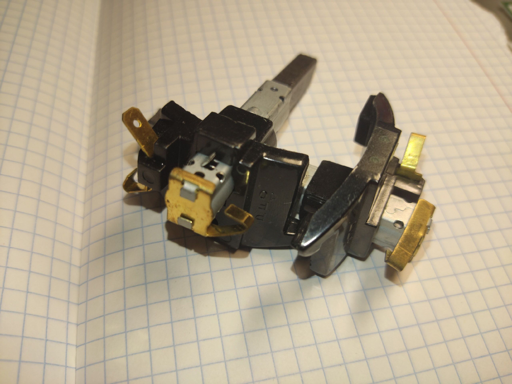 Щетки угольные для двигателя пылесоса 10 х 6,5 х 32 мм к-кт мономат щеткодержатель тип LG (2шт/комплект)