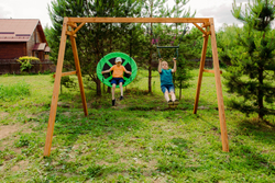 Деревянные качели с трапецией и качелями гнездо Свиби