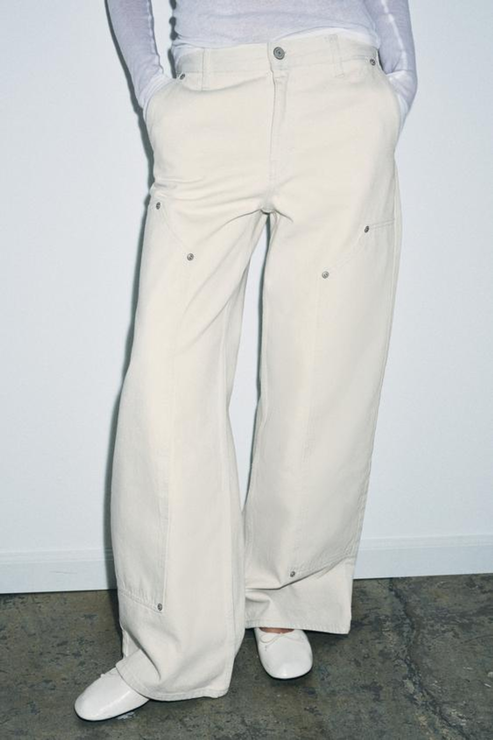 ZARA ДЖИНСЫ ZW COLLECTION СО СРЕДНЕЙ ПОСАДКОЙ И ХЛЯСТИКОМ, ЭКРЮ