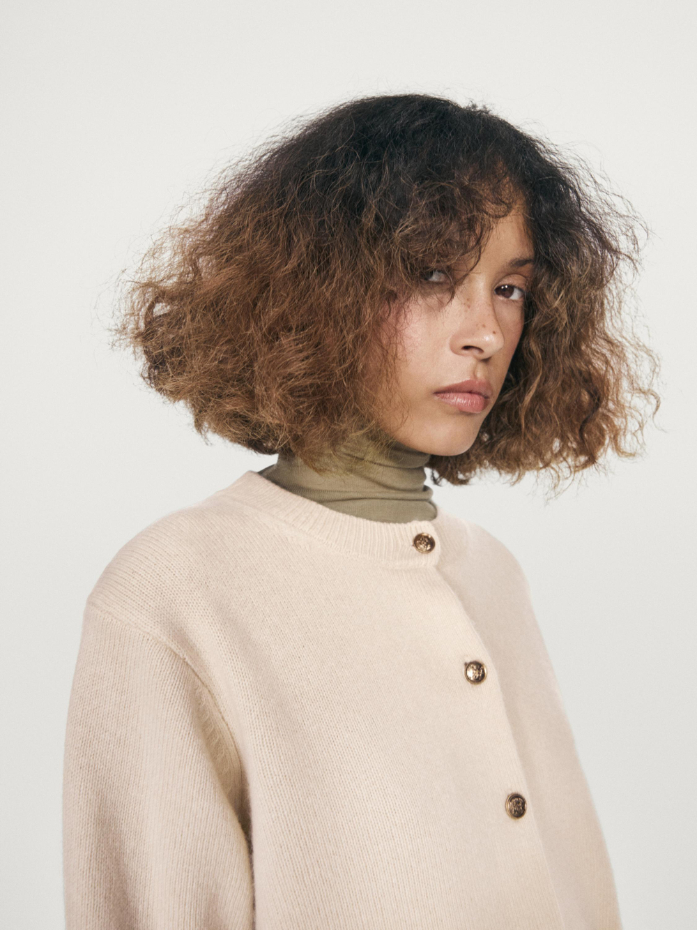 Massimo Dutti Кардиган из трикотажа с золотистыми пуговицами, бежевый