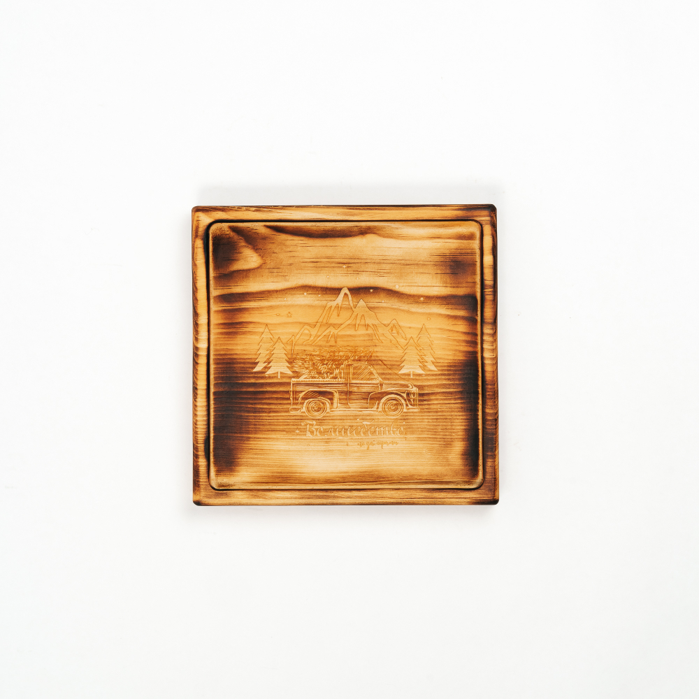 Менажница из кедра для подачи блюд и закусок с гравировкой "Волшебство не за горами"