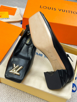 Louis Vuitton Shake Pump