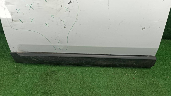 Дверь передняя левая LR Discovery 3 4 (2004-2016)