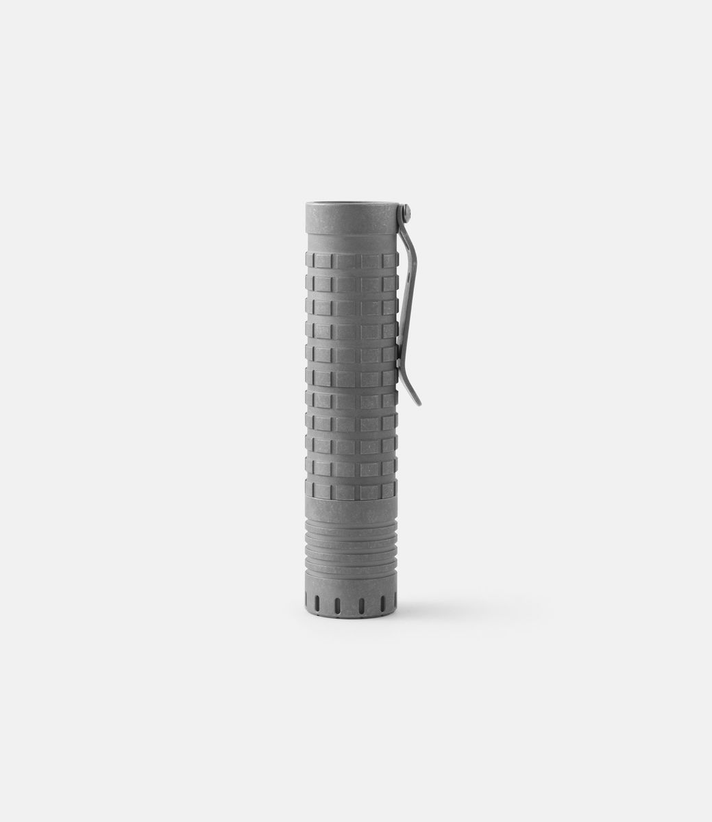 Rey Light Dawn Titanium Stonewashed XP-L HI — фонарик из титана