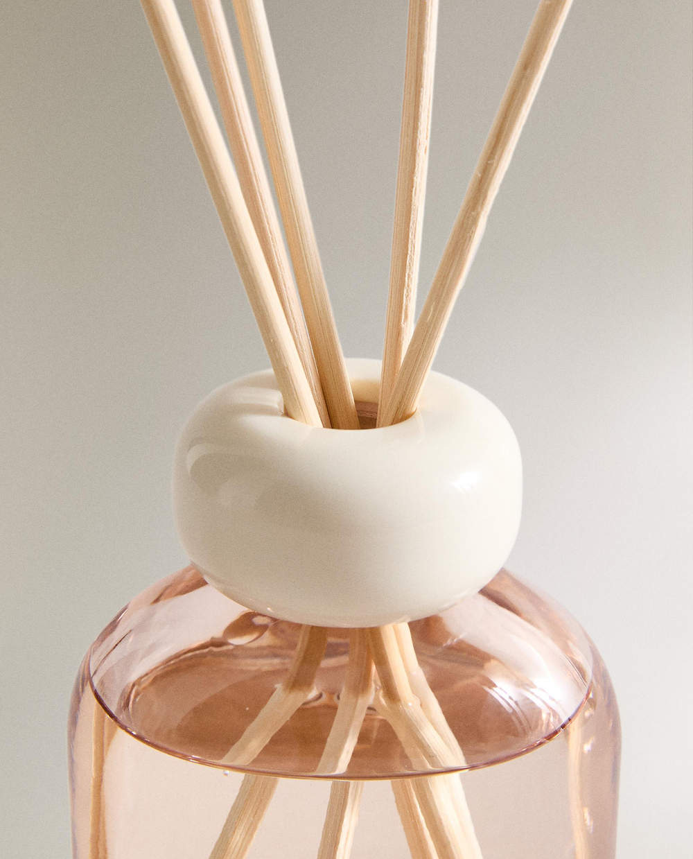 Zara Home Аромадиффузор Musky Lily 120 мл, тростниковые палочки микадо, аромат цветочный древесный, Розовый