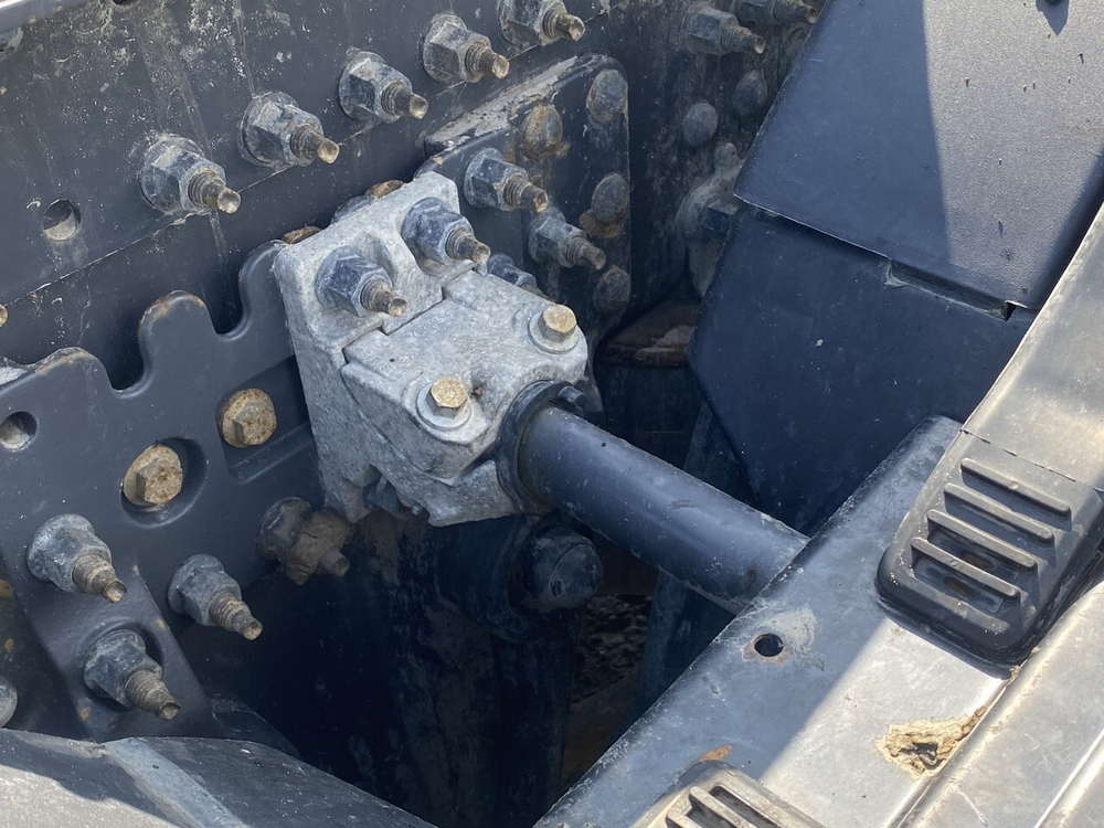 Кронштейн крыла заднего в сборе 2018г