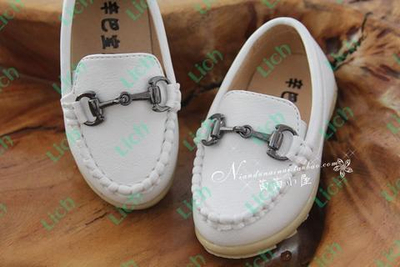 Лоферы детские однотонные с металлической фурнитурой