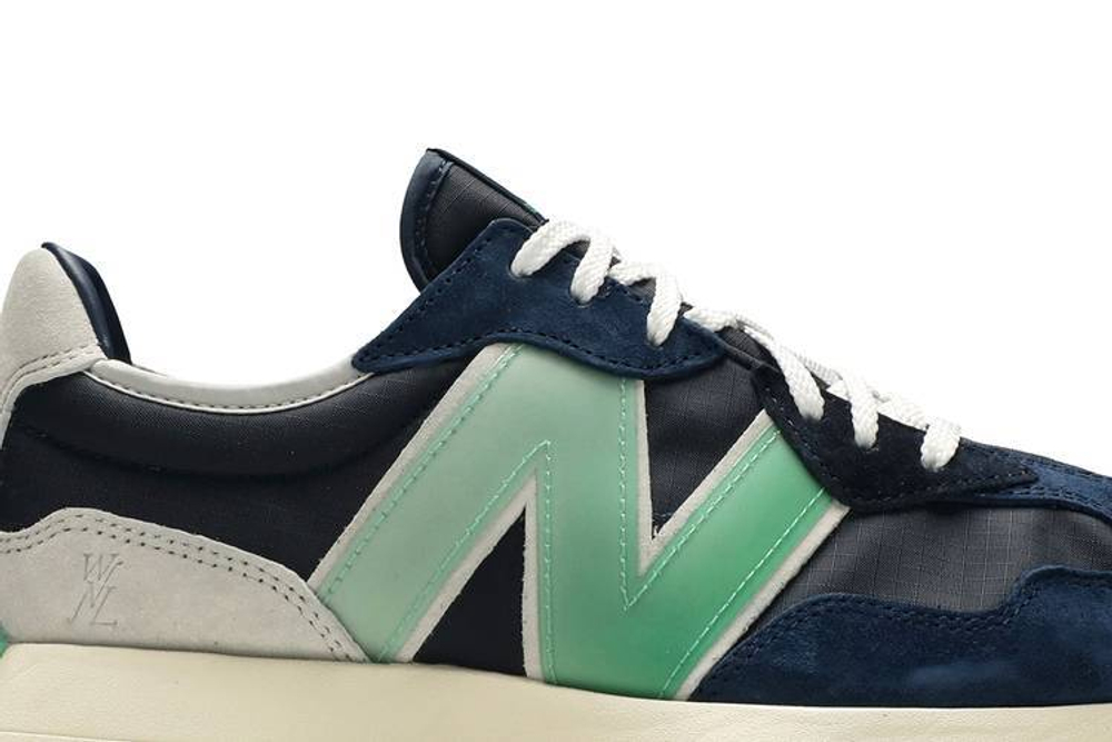 Кроссовки Dao-Yi Chow X New Balance Nb 327 We Need Leaders