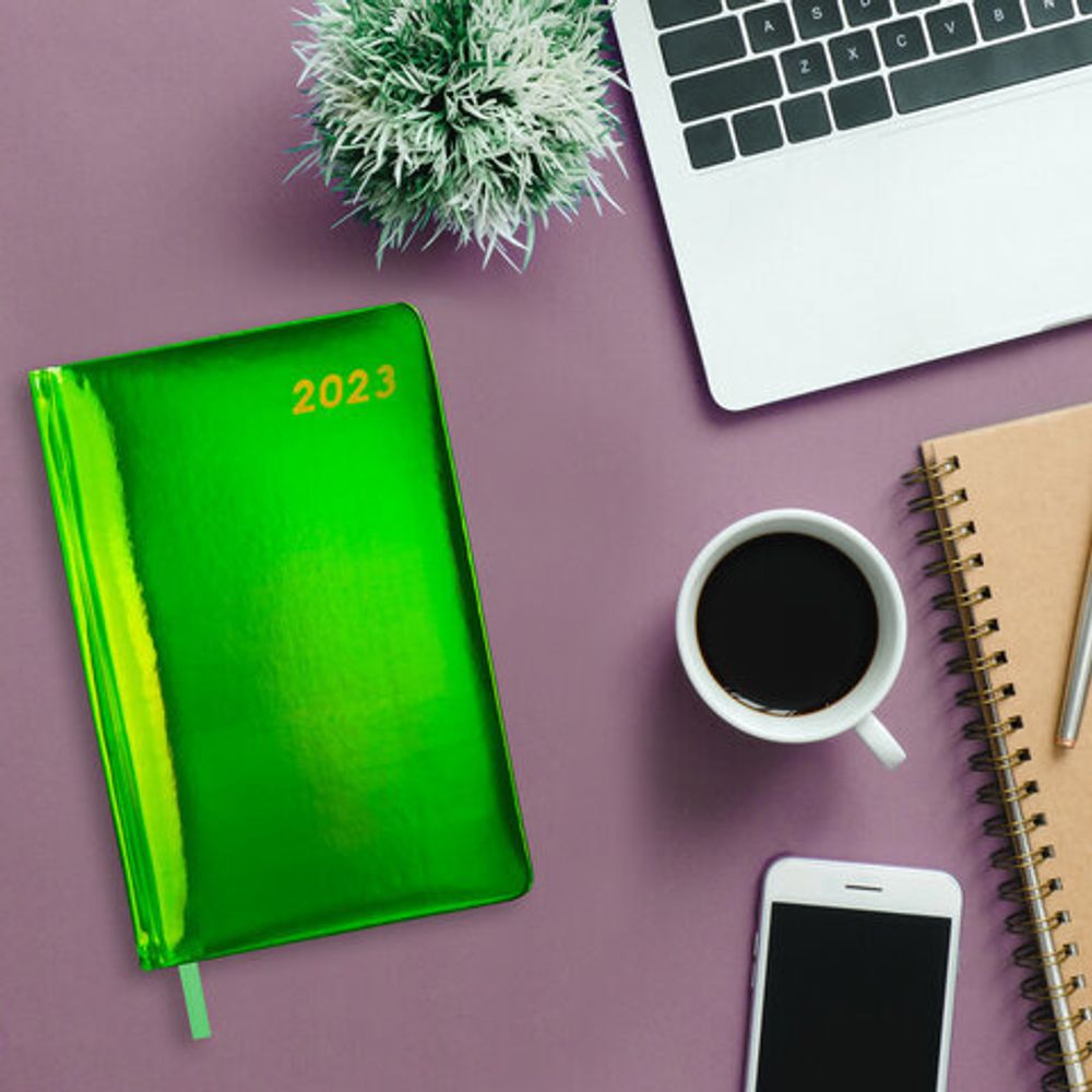 Ежедневник датированный 2023 А5 138x213 мм BRAUBERG "Holiday", под кожу, "зеркальный", зеленый, 114026