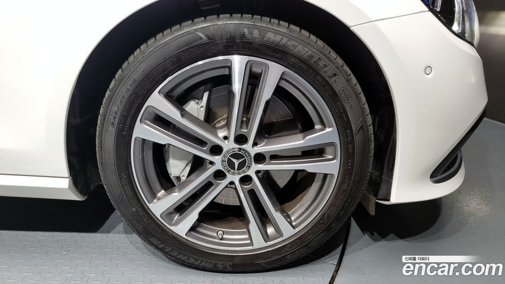 Mercedes-Benz E-Class W213 E350 4MATIC Avangarde (03.2021)