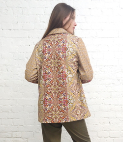 Трикотажный жакет "Райские птицы", по мотивам текстильного панно «Древо Жизни" выполненного в древнеиндийской технике ‘каламкари’ мастером Гураппа Четти