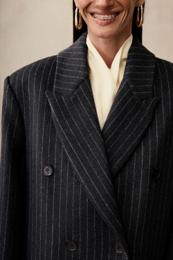 Пальто двубортное в полоску (((Power + dressing))), серое