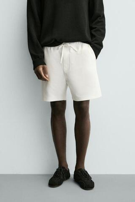 ZARA ШОРТЫ КОМФОРТНОЙ ПОСАДКИ ИЗ РЕЛЬЕФНОЙ ТКАНИ, ЖЕЛТОВАТО-БЕЛЫЙ