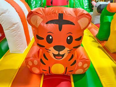 Коммерческий надувной батут «Сафари Ультра 2», 12*6*7 м.