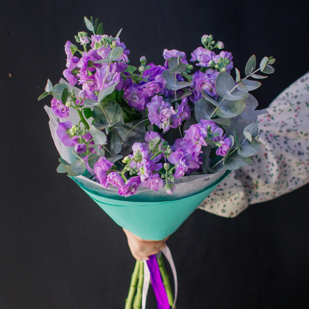 19. Очаровательный букет с ароматной маттиолой