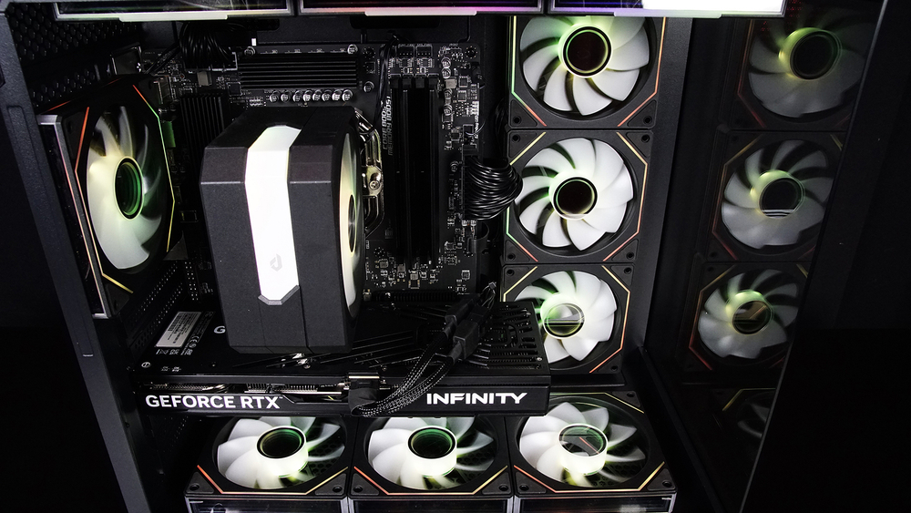 Ryzen 9 9900X + RTX 5090 32Gb