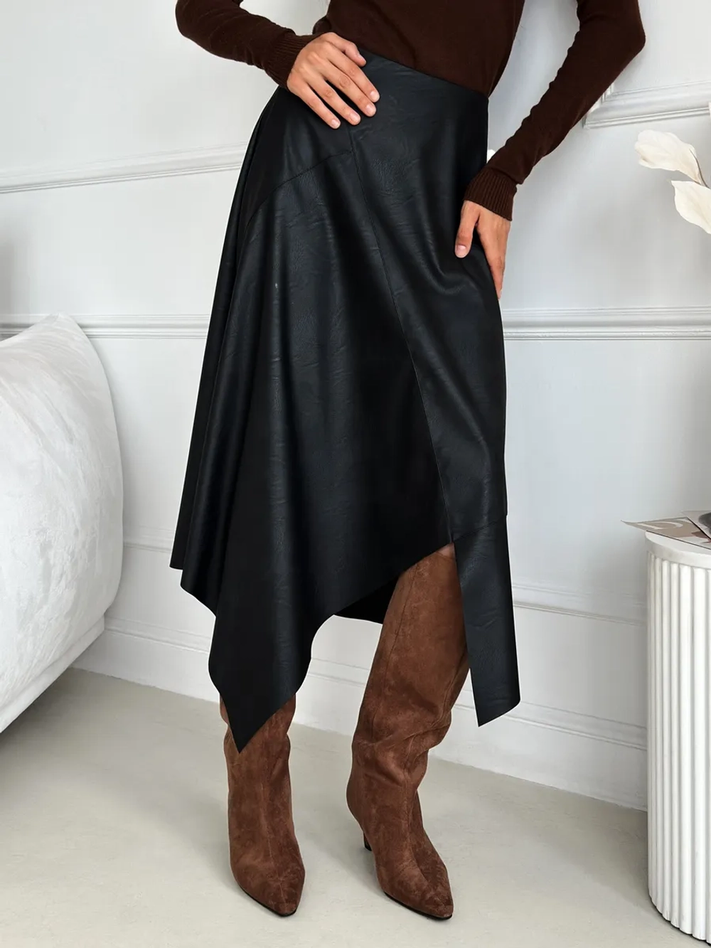 Юбка кожаная трапеция миди