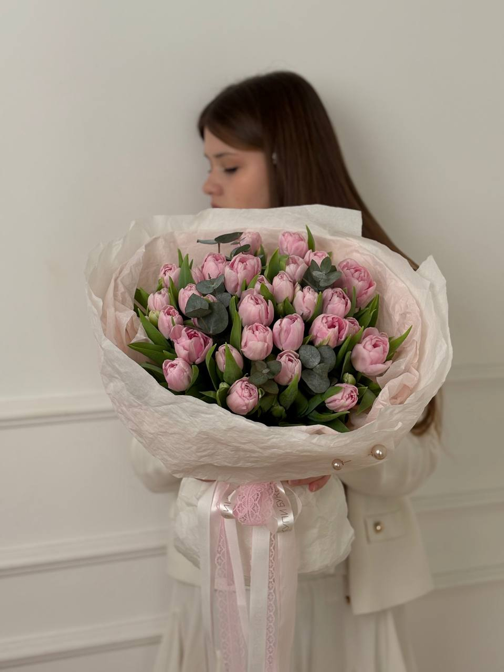 Букет 35 нежных пионовидных тюльпанов