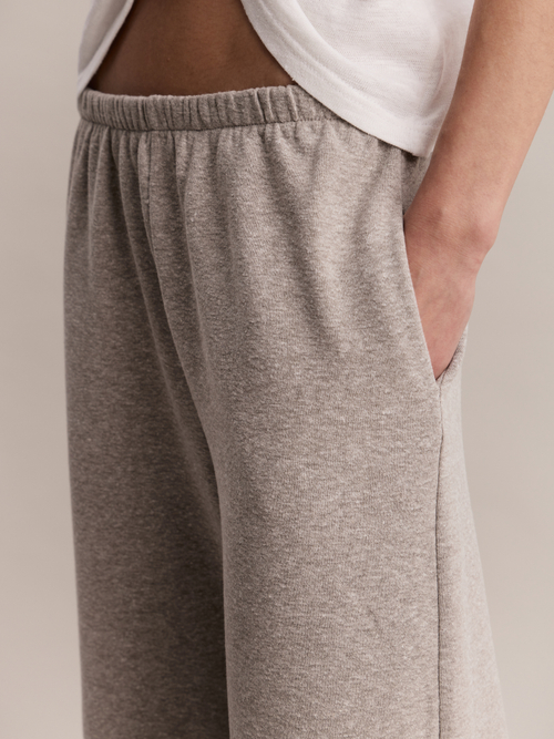 Брюки Theo Sweatpants in Beige Melange