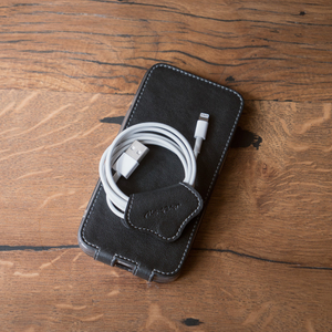 Чехол-держатель для проводов кожаный Chapeau Easy черного цвета