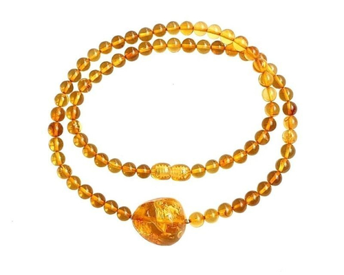 Элегантное колье из янтарных шаров (7601)