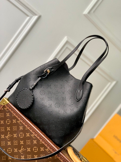 Louis Vuitton Blossom MM
