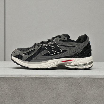New Balance 1906R • Black Gray