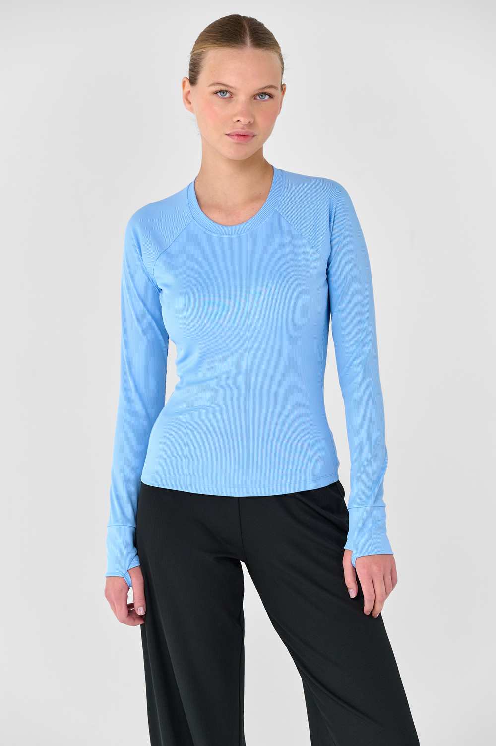 Лонгслив приталенный с чашками