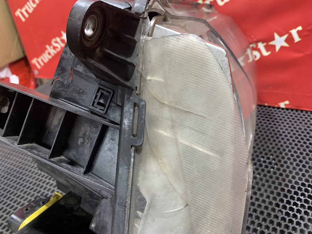 Фара правая Halogen + LED