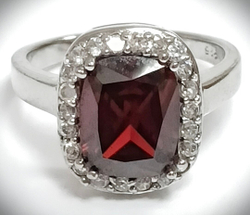 Ювелирное кольцо Эстерелла