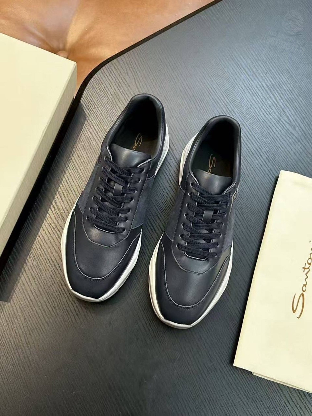 Кроссовки Santoni