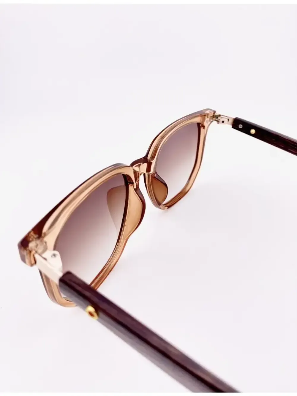 Очки солнцезащитные