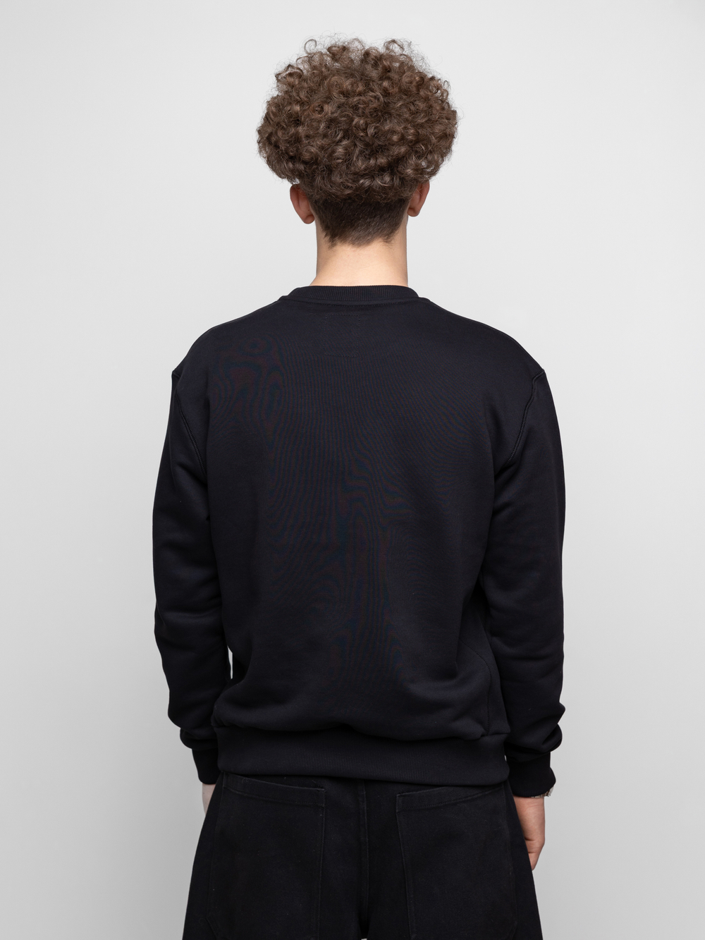 Свитшот с вышитой надписью PULSE OF RAIN чёрный