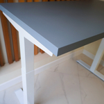 Регулируемый компьютерный стол Motor UP с регулировкой по высоте — столешница МДФ серый