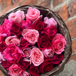 🌸 Ягодный микс — букет ароматных пионовидных, романтических, классических и воланных роз — 8 марта у Феи