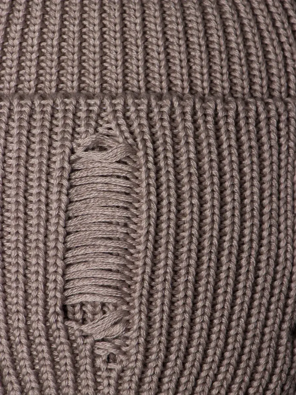 Шапка женская на осень рваная