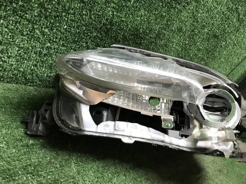 Битая Фара левая Toyota Fortuner 2 (2015-2020) LED