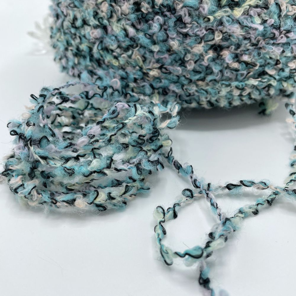 Букле Industria Italiana Filati S.P.A. 30% меринос 12% полиамид 53% полиакрил